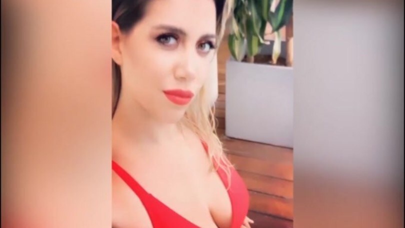 Wanda Nara sfida il freddo..in piscina!