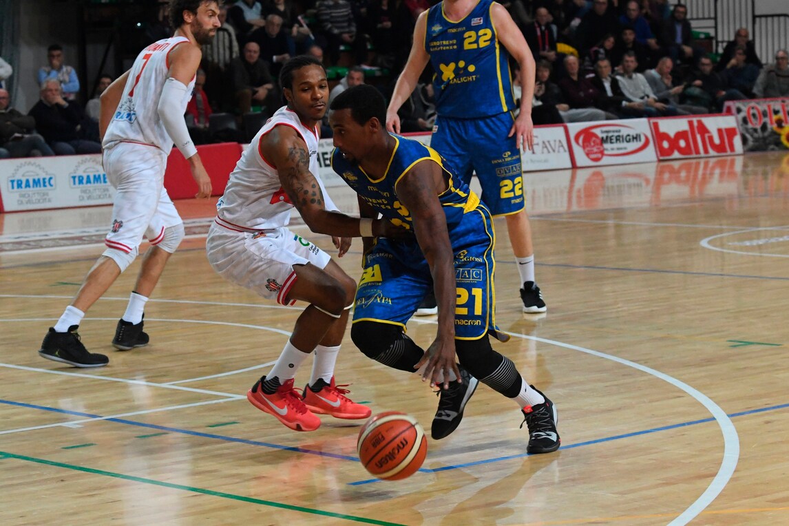 Basket Serie A2, Montegranaro si avvicina alla Fortitudo Bologna. Vince la Virtus Roma