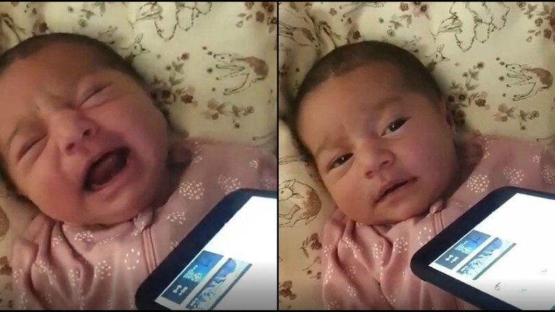 Magia Champions: la bimba ascolta la musica e smette di piangere