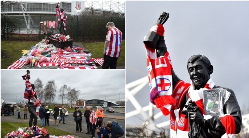 Gordon Banks per sempre: la sua statua ricoperta di sciarpe e fiori