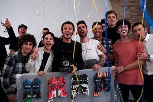 MotoGp, che festa per i 40 di Rossi!