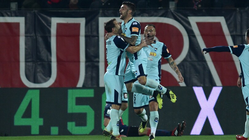 Serie B, il Pescara espugna Crotone: Monachello e Campagnaro firmano il 2-0