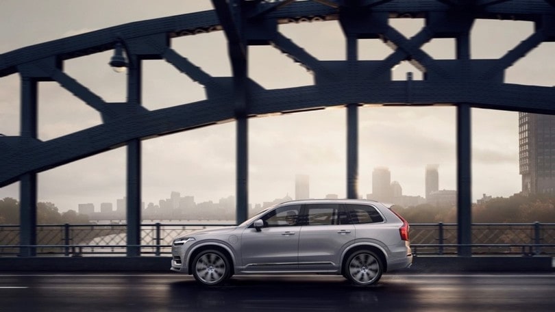 Volvo XC90: il rinnovo è ibrido