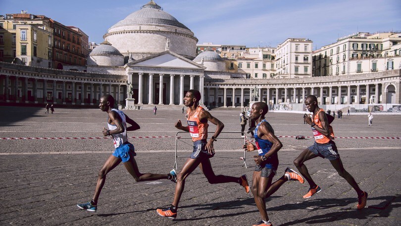 Che successo la 6ª Napoli City Half Marathon. Nel vento vincono Amlosom e Tanui