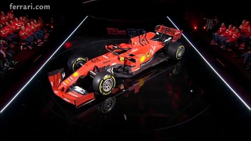 Paura per Vettel: fuori pista con la Ferrari