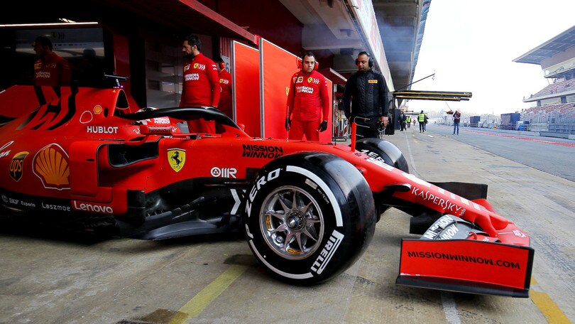 F1 test Barcellona: Sainz in vetta, Ferrari bloccata