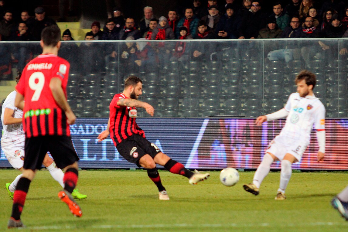 Serie B, Foggia-Cosenza 1-0: decide l'autorete di Dermaku