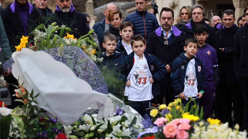 Commozione e lacrime alla messa in ricordo di Davide Astori