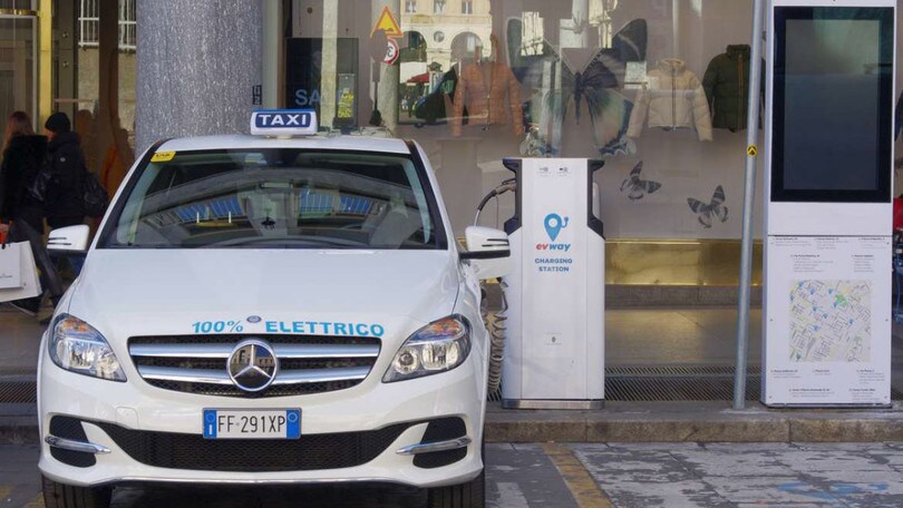 Green Mobility a Torino, Evway regala ai taxi elettrici rifornimenti per un anno