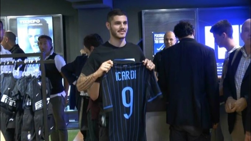 Cancelo festeggia con la Juve, Icardi mette un like...