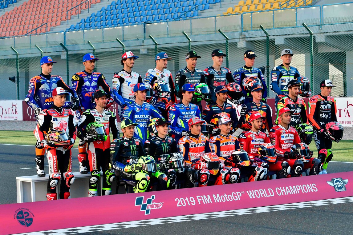 Riparte la MotoGp: lo scatto di gruppo dà il via alla nuova stagione