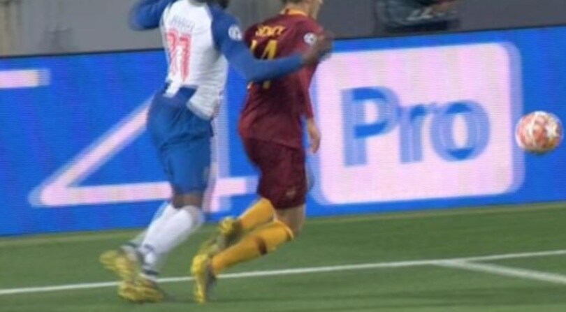 Uefa: Ecco perché Cakir non ha rivisto con il Var il contatto in area tra Schick e Marega
