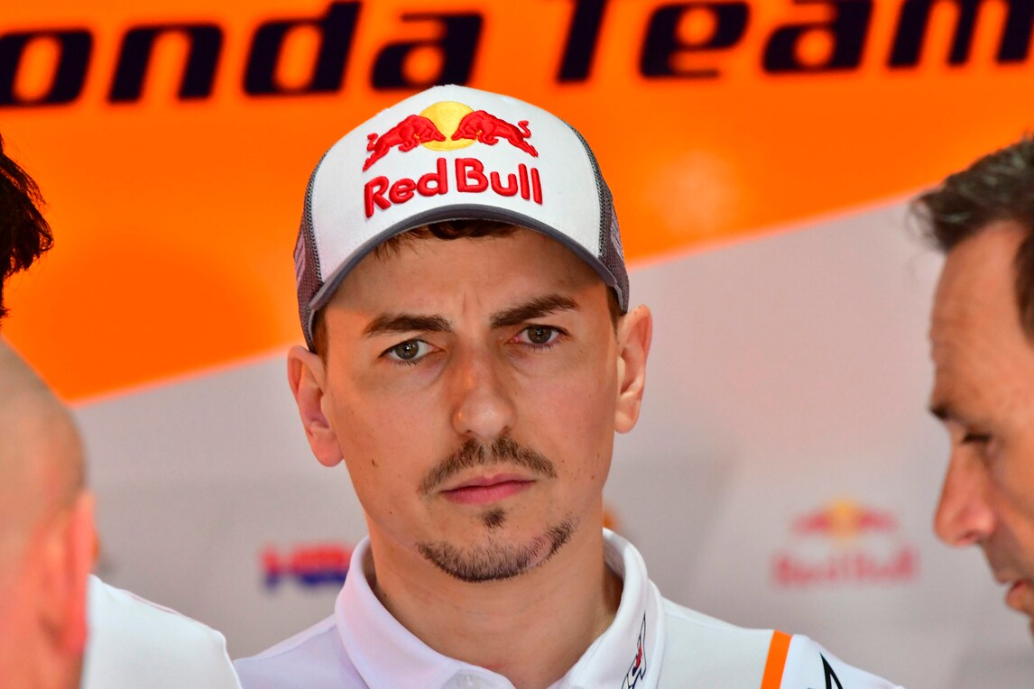 MotoGp Qatar, Honda: «Nessuna lesione per Lorenzo, sarà in pista»