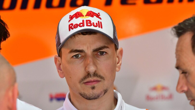 MotoGp Qatar, Honda: «Nessuna lesione per Lorenzo, sarà in pista»