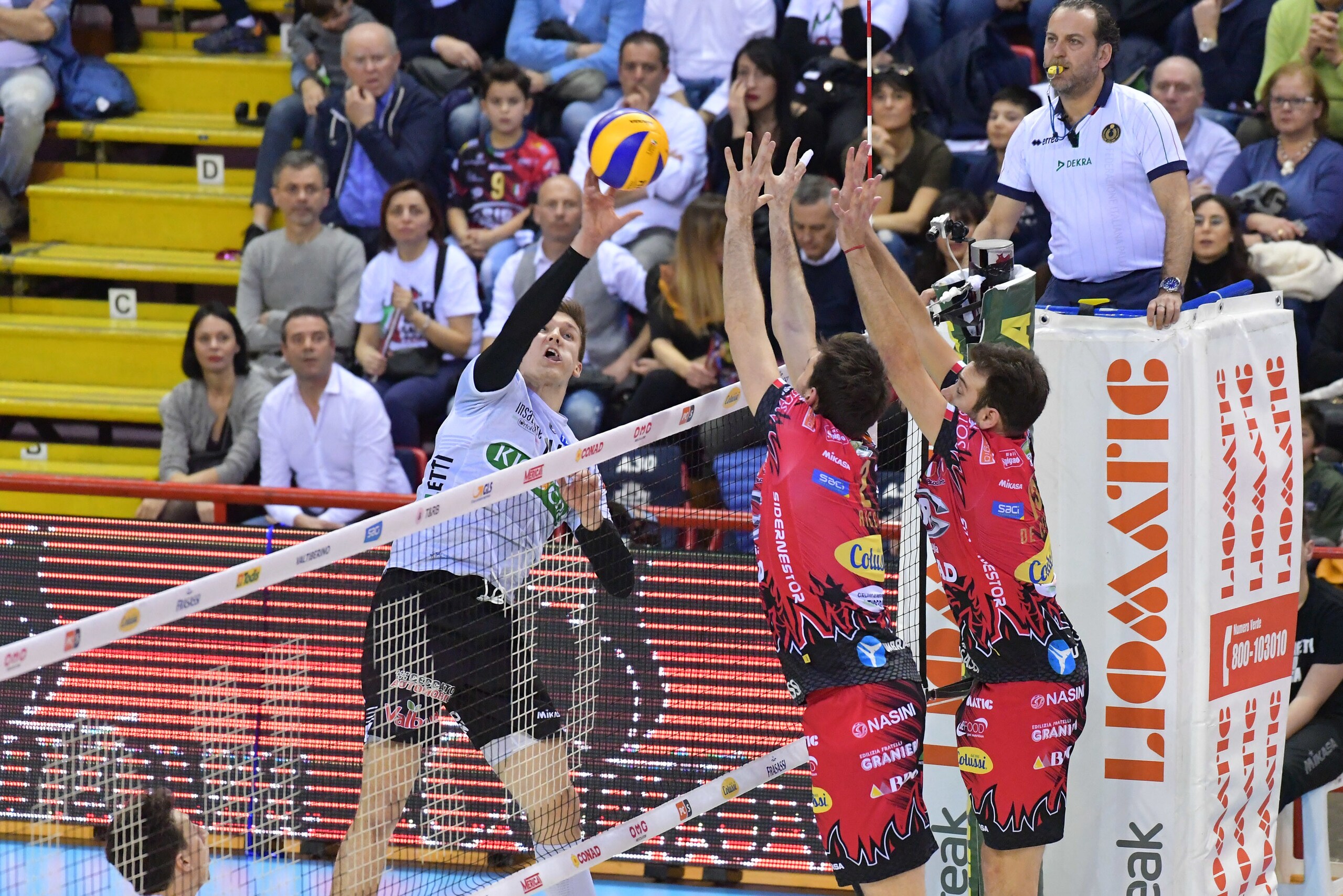 Volley: Superlega, Perugia senza problemi contro Padova, primo posto blindato