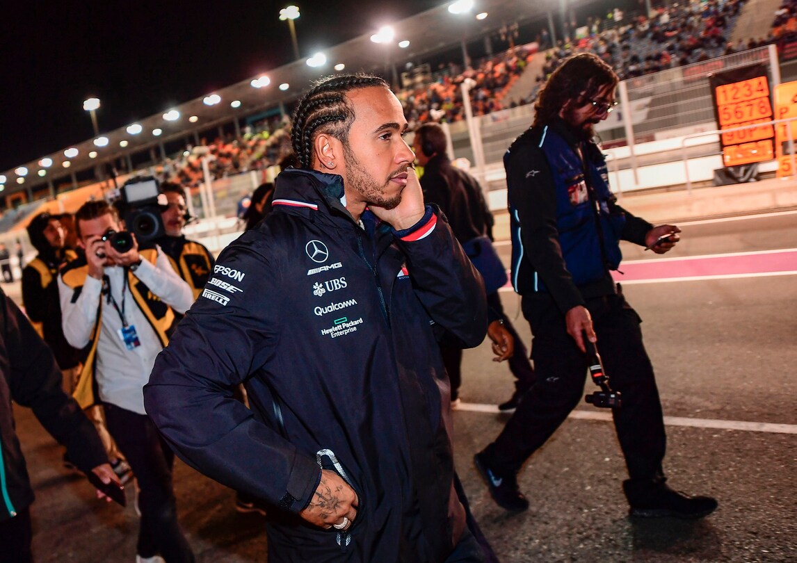 MotoGp, Hamilton: «In pista con Valentino Rossi, sarebbe un onore»