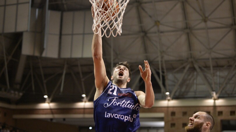 Basket Serie A2, Poderosa Montegranaro ko a Treviso. Bologna allunga, Siena sciopera