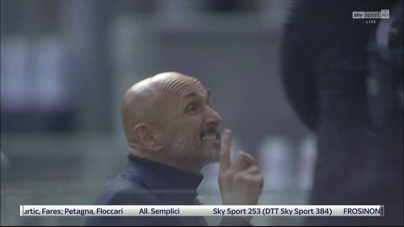 Spalletti ai tifosi dell'Inter: carica o gesto di stizza?