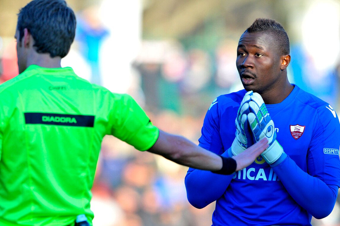 Serie C Teramo, brutto infortunio per Gomis: distacco del tendine rotuleo