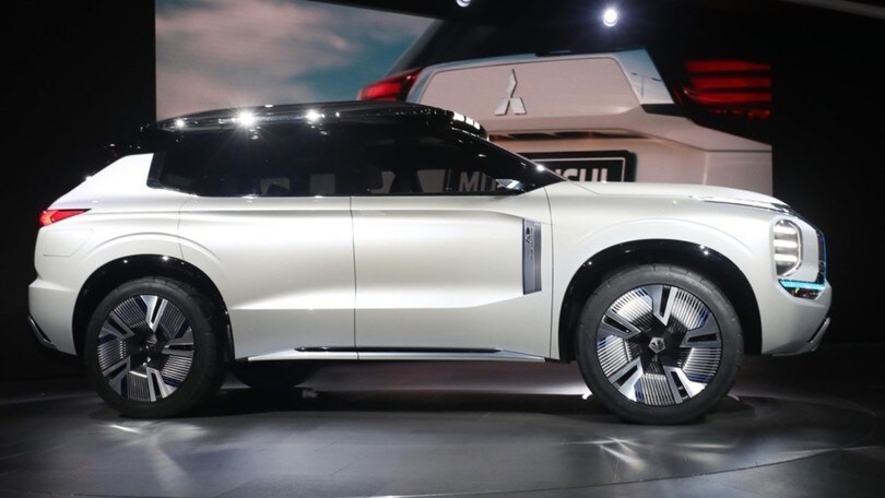 Mitsubishi Engelberg Tourer: il Suv a sei posti che potrebbe rilevare l'Outlander