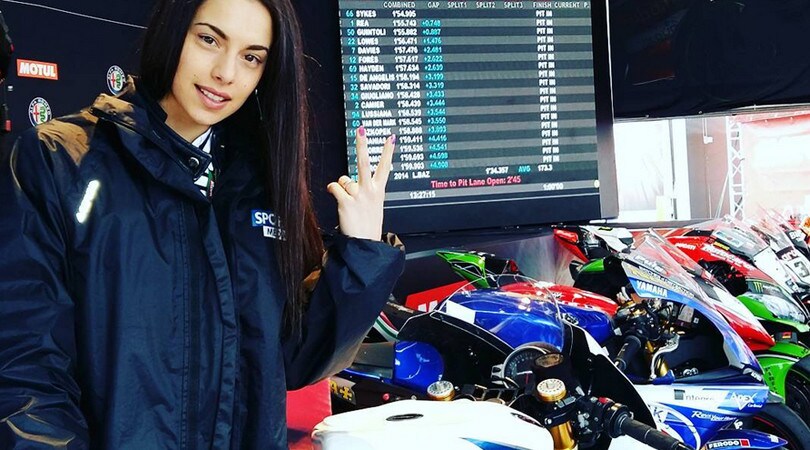 Cosa rende felice una donna? Guidare la moto