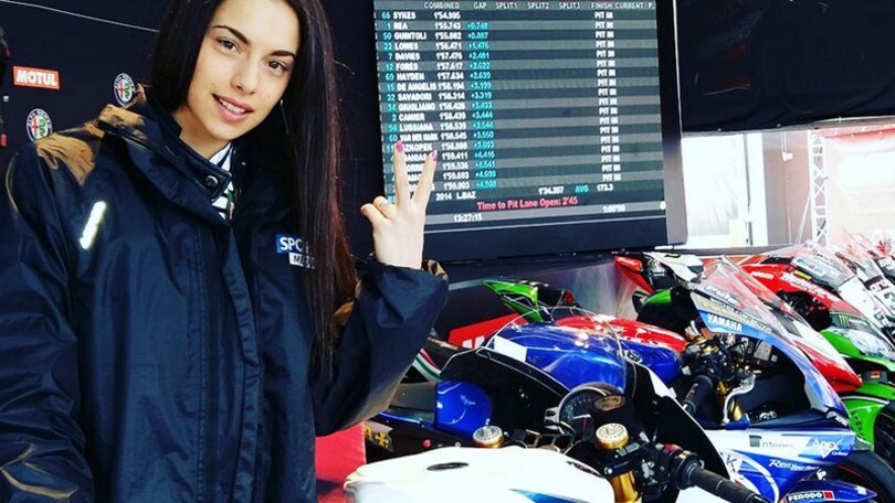 Cosa rende felice una donna? Guidare la moto
