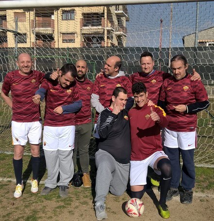 La Roma dona le divise alla squadra dei ragazzi autistici del Salsasio Angeli di Ninfa