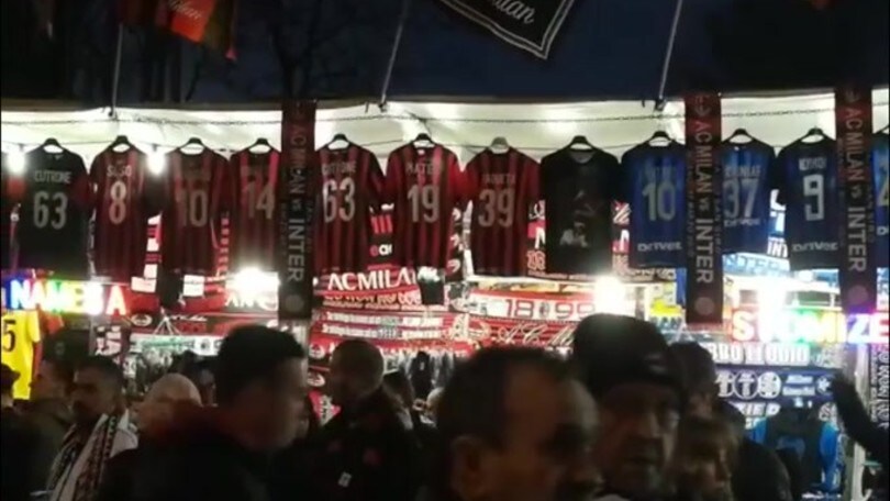 I tifosi di Inter e Milan arrivano allo stadio