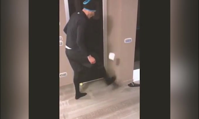 Materazzi e i palleggi con la carta igienica