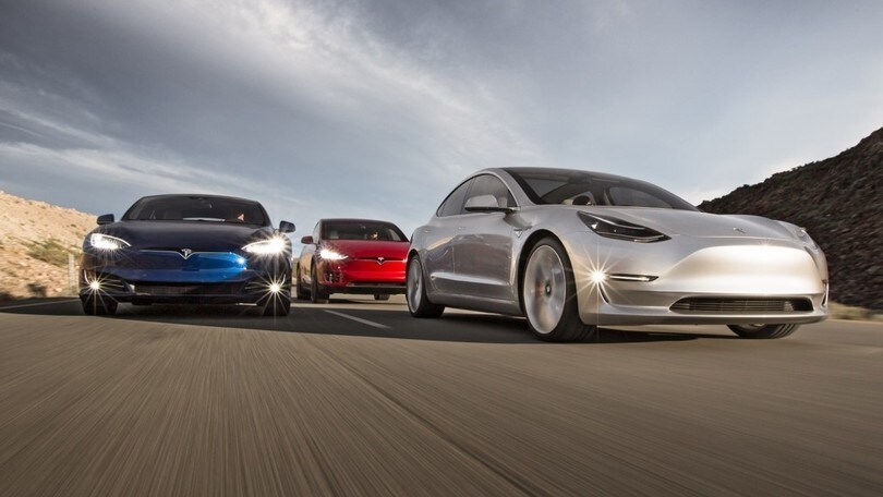 Tesla S 3 X Y, l’ultima genialata di Elon Musk
