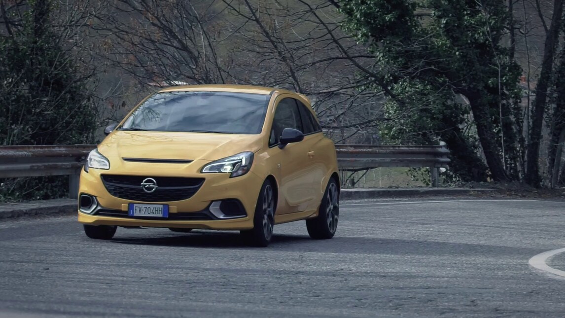 Opel Corsa GSi sfreccia in Val Seriana