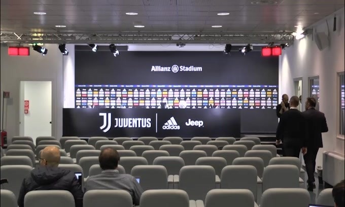 Andreazzoli entra, ma la sala stampa è vuota
