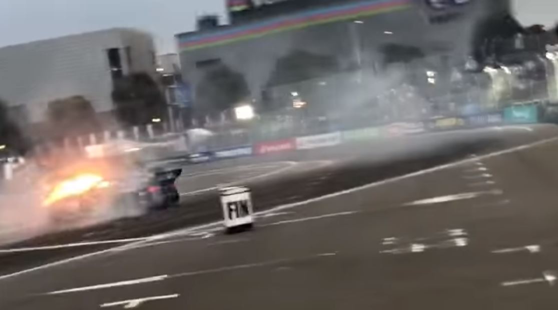 Debutto tra le fiamme per la driftcar della Toyota