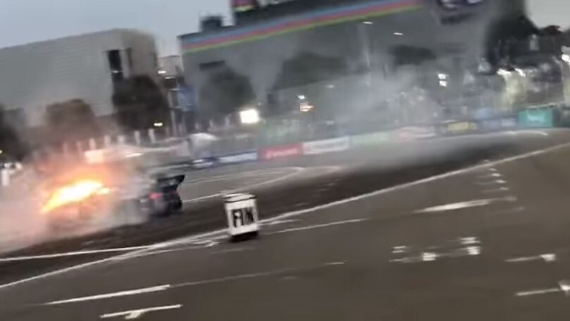Debutto tra le fiamme per la driftcar della Toyota