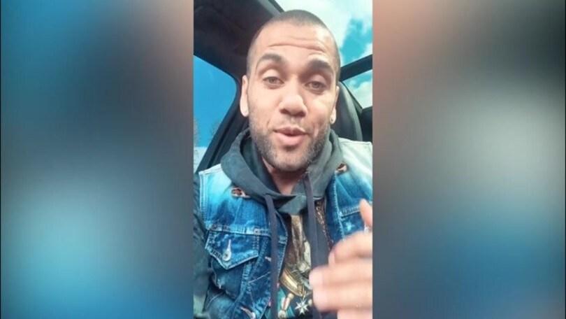 Dani Alves....il cantante!