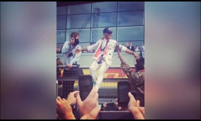 F1, Cina: vince Hamilton, male le Ferrari