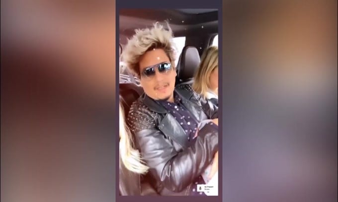 Wanda Nara in auto tra musica e buon umore