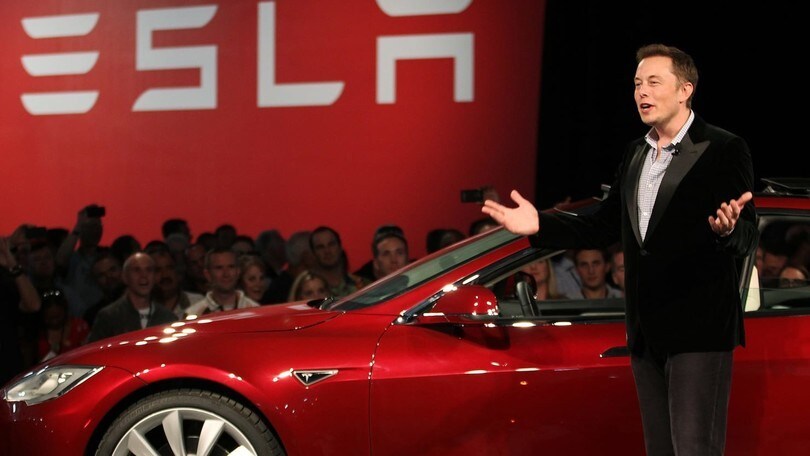 Tesla investe con Nasa in DART per combattere gli asteroidi