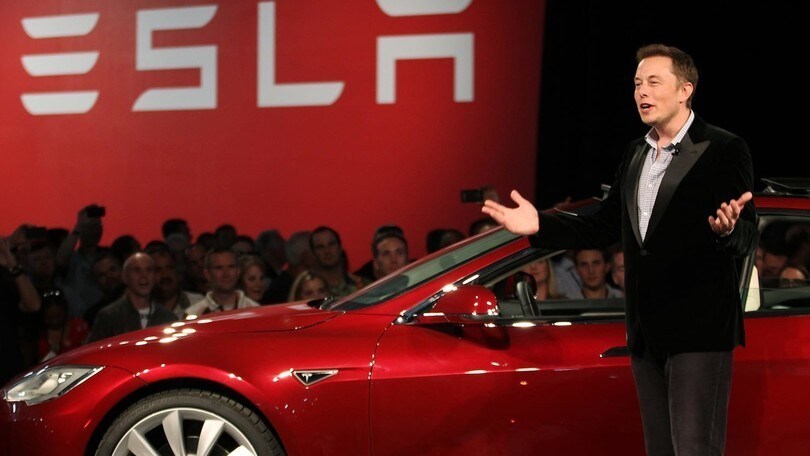 Tesla investe con Nasa in DART per combattere gli asteroidi