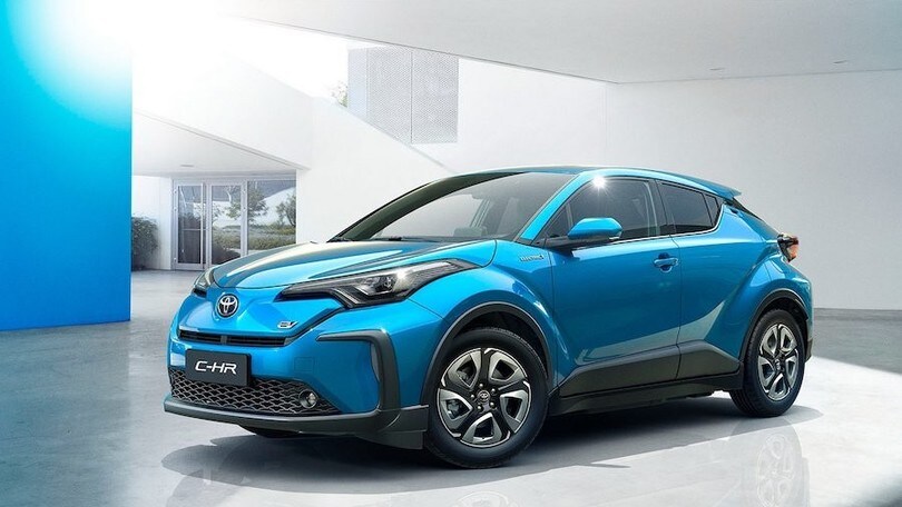 Toyota C-HR EV: tutti gli scatti