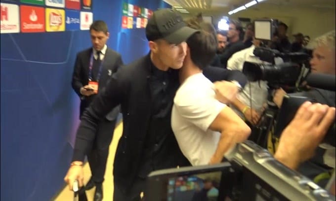 Il Cadice cerca di consolare Cristiano Ronaldo