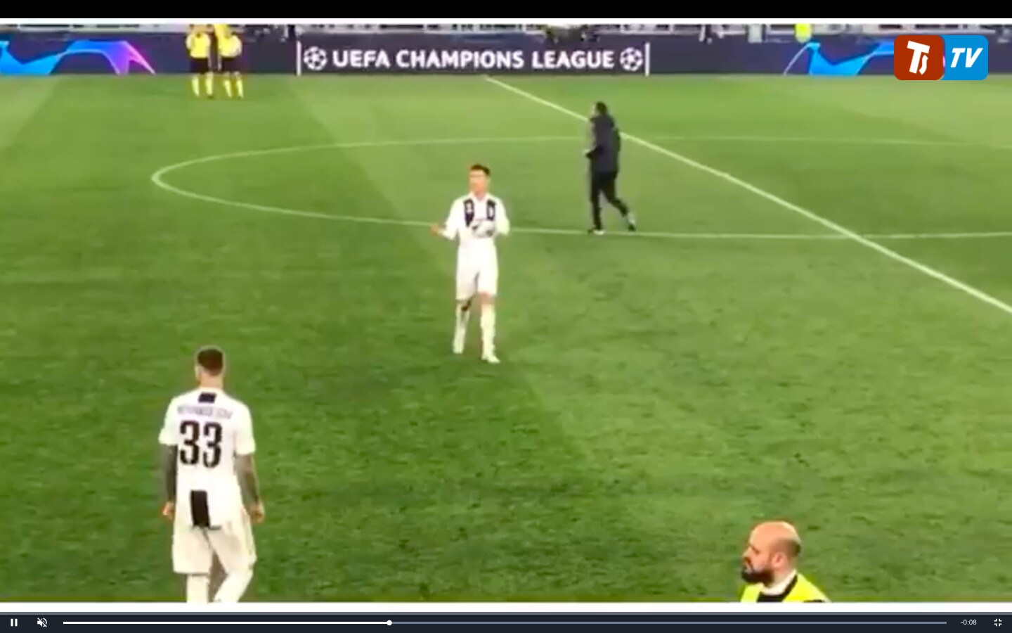 Il video di Ronaldo alla fine di Juve-Ajax fa il giro del web