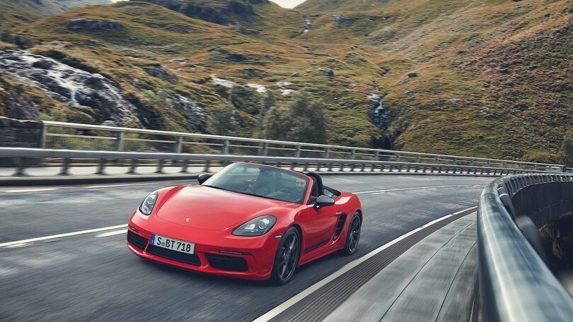 Porsche, piano elettrico e ibrido per il 2022