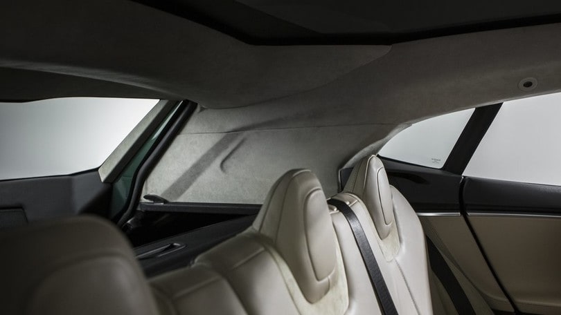 Tesla Model X P90D: le immagini