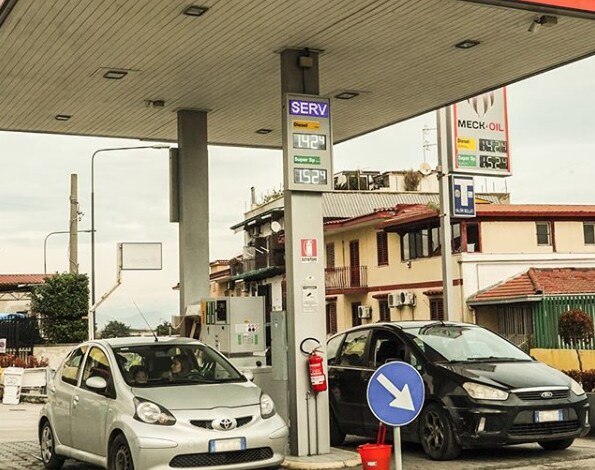Prezzi benzina, aumenti per il weekend del 25 aprile