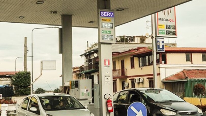Prezzi benzina, aumenti per il weekend del 25 aprile