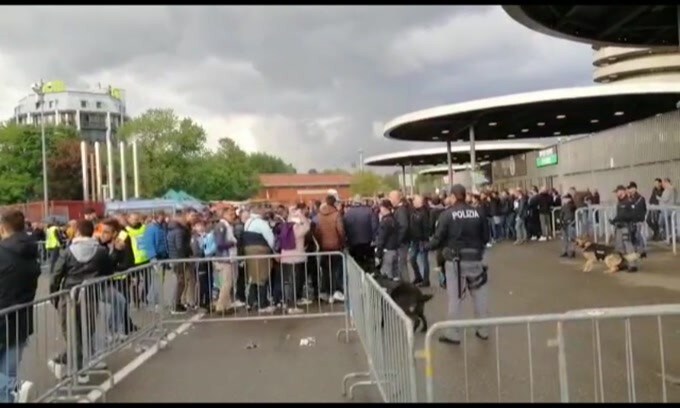 Lazio, i tifosi entrano al Meazza