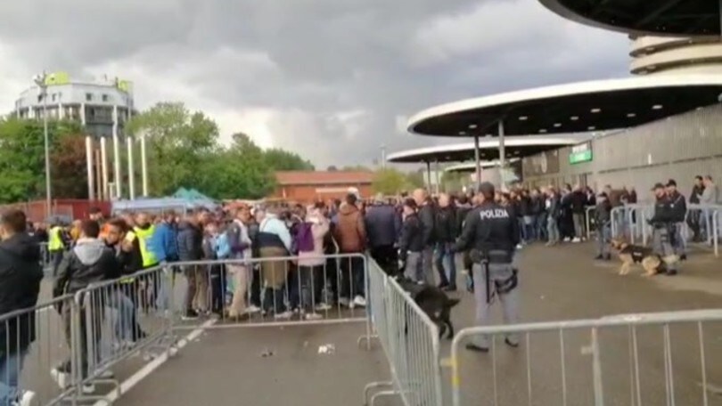 Lazio, i tifosi entrano al Meazza