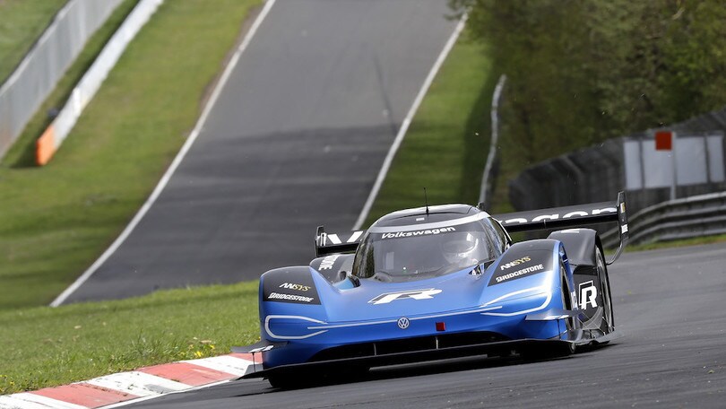 Iniziano i test sul circuito del Nurburgring per Volkswagen ID R