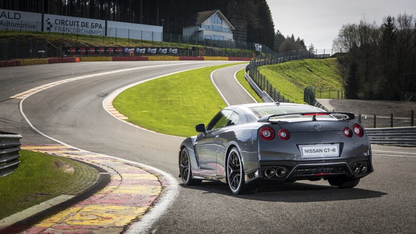Nuova Nissan GT-R, progetto ibrido in stallo